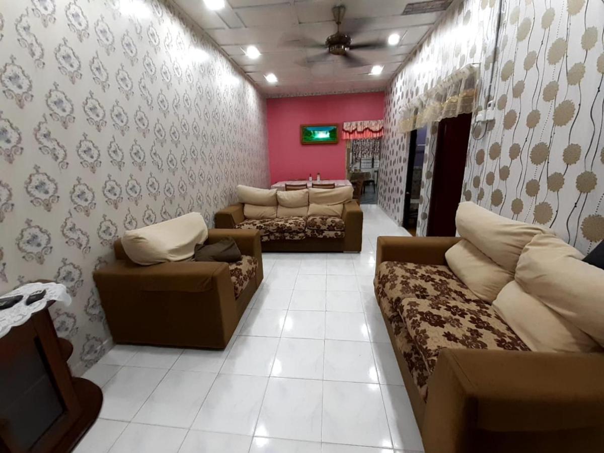 Bemban Garden Homestay Бату-Гажда Екстер'єр фото