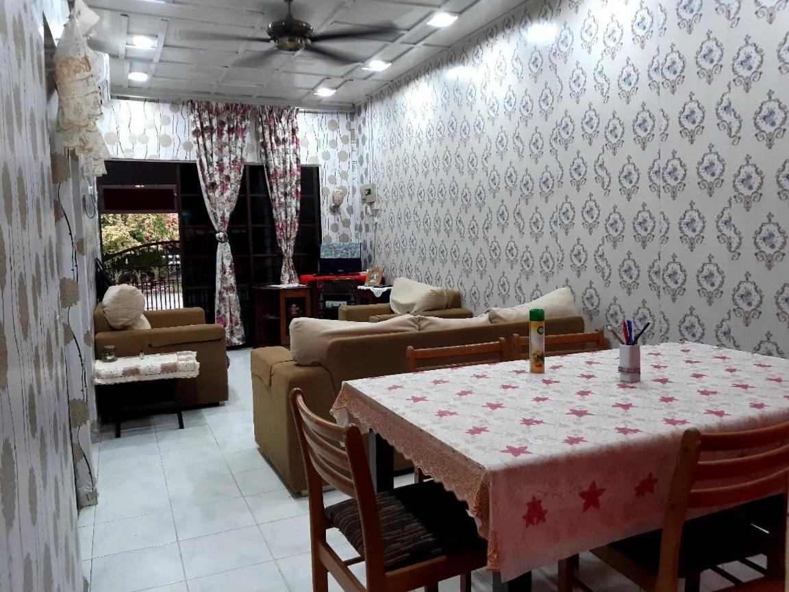 Bemban Garden Homestay Бату-Гажда Екстер'єр фото