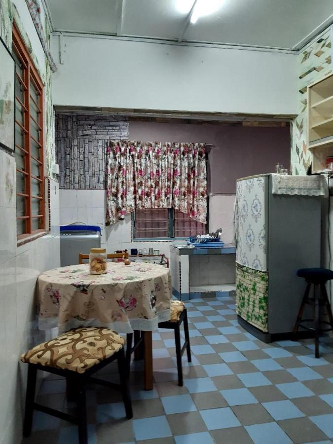 Bemban Garden Homestay Бату-Гажда Екстер'єр фото