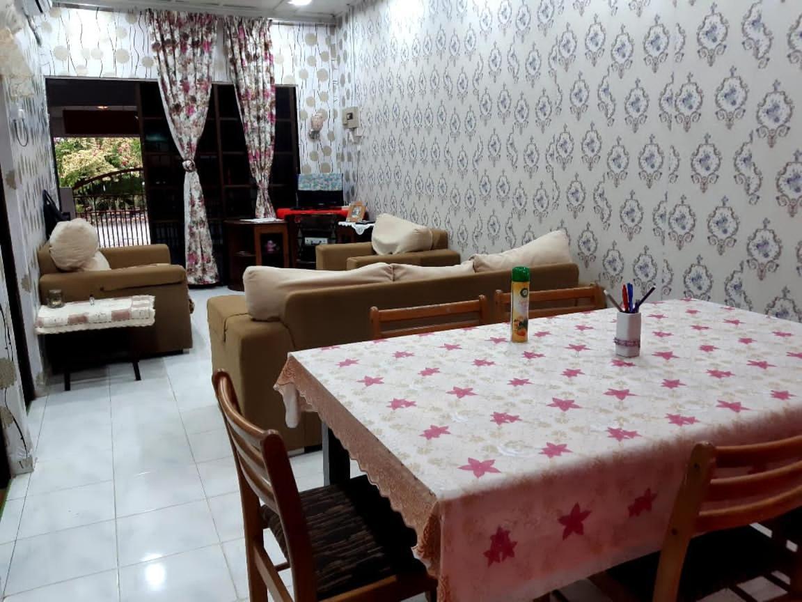 Bemban Garden Homestay Бату-Гажда Екстер'єр фото
